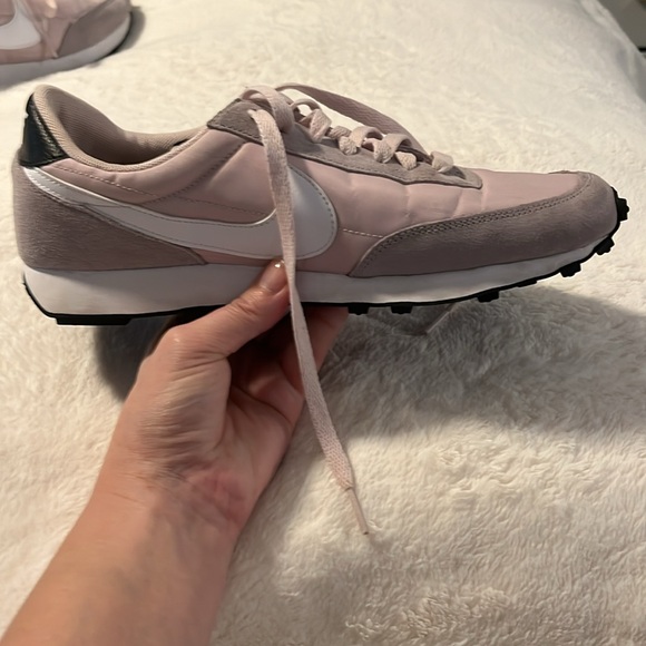 NIKE DAYBREAK Sneakers in Barely Rose US 9 WORN 1x - Picture 8 of 12